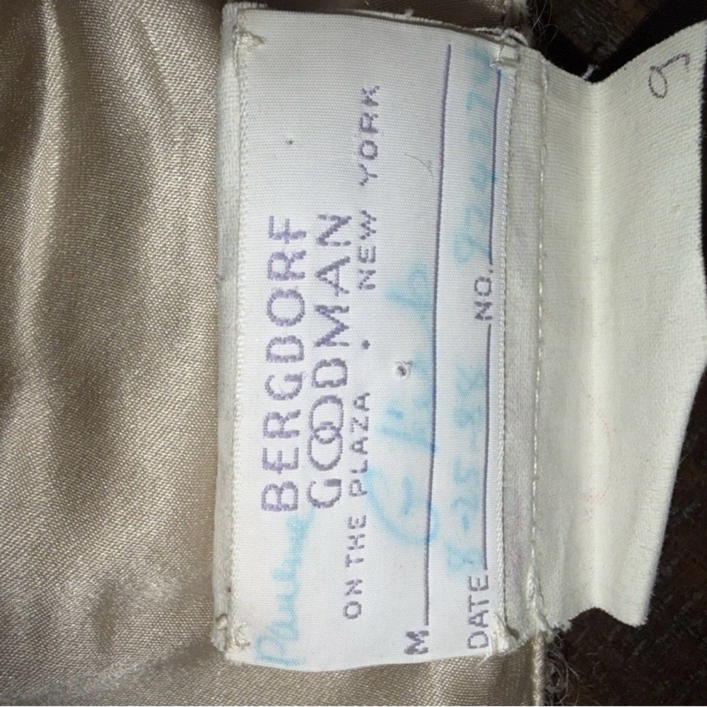 CHANEL Beige Tweed Suit - Picture 8 of 16